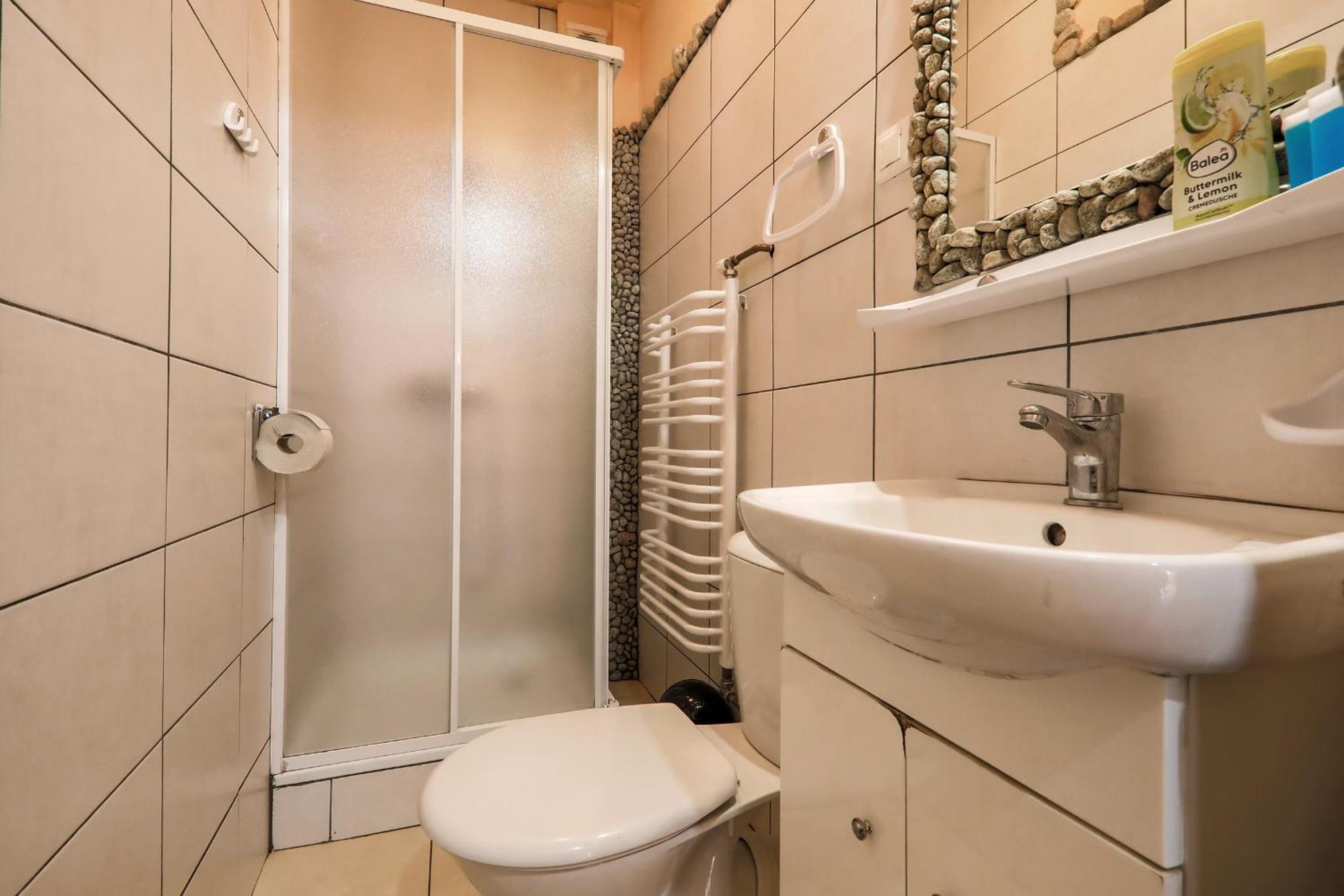Grota Zbójnicka Bed & Breakfast