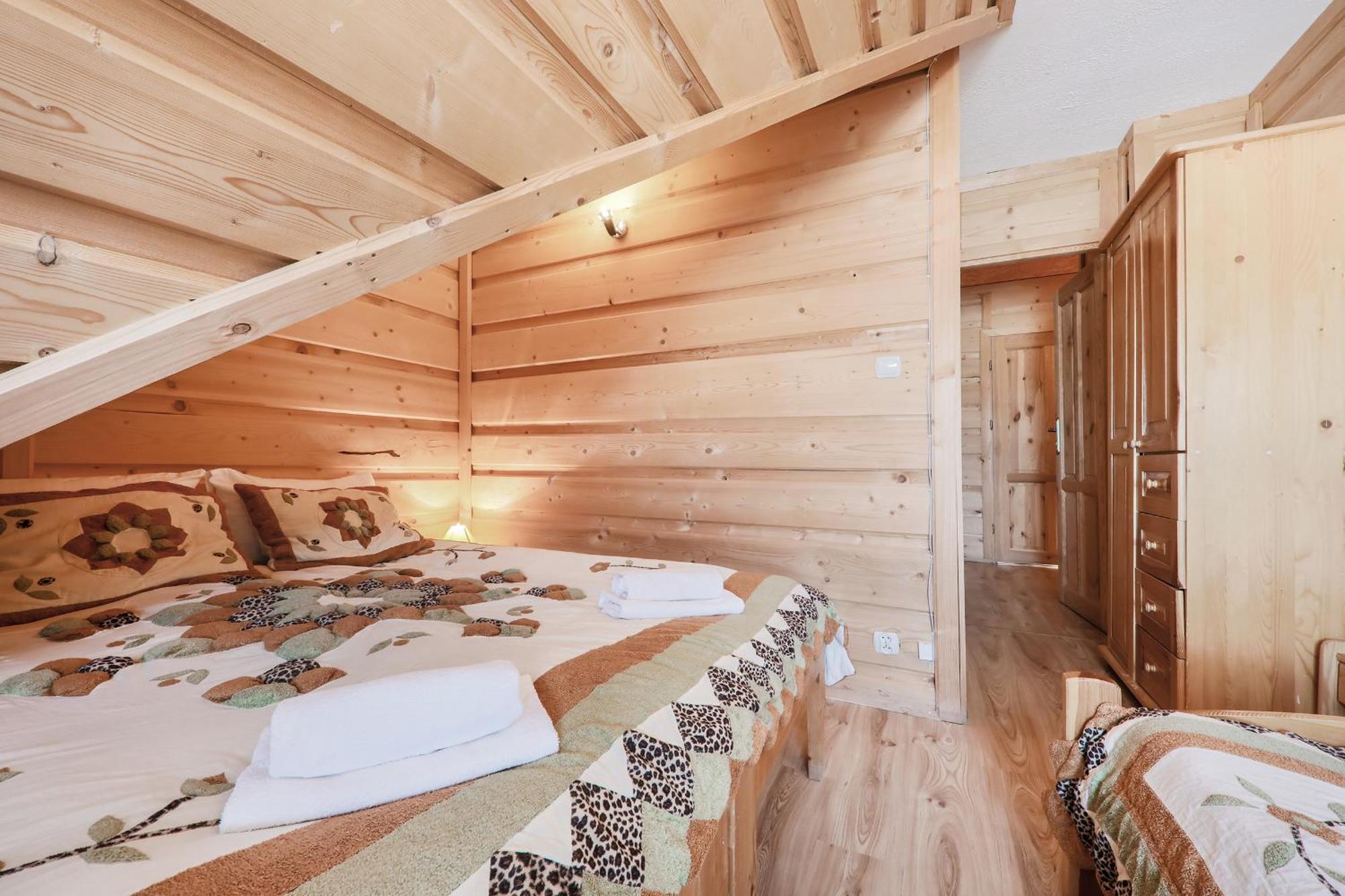 Grota Zbójnicka Bed & Breakfast