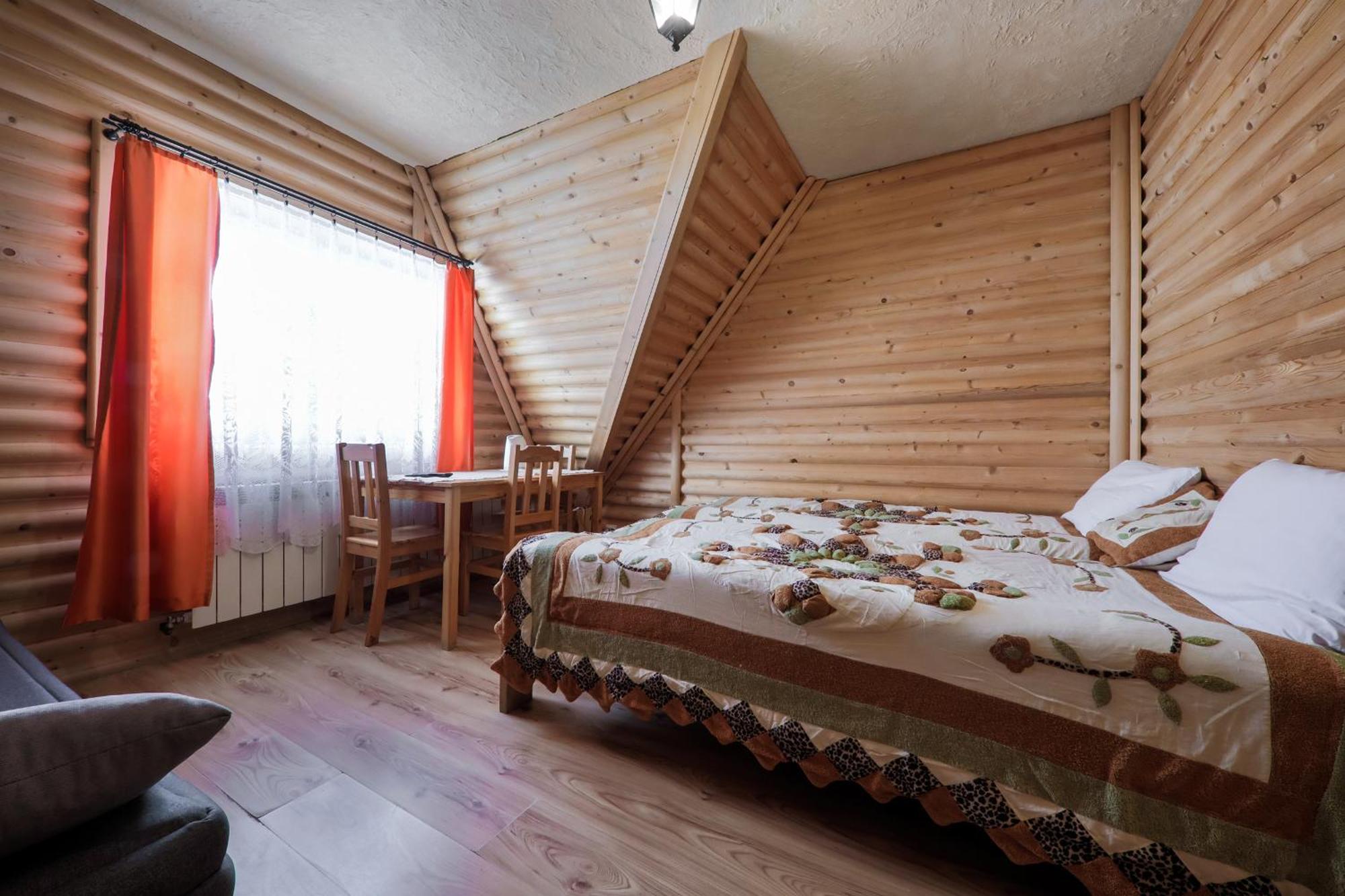 Grota Zbójnicka Bed & Breakfast *
